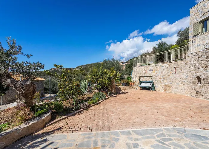 Daniela Вилла *